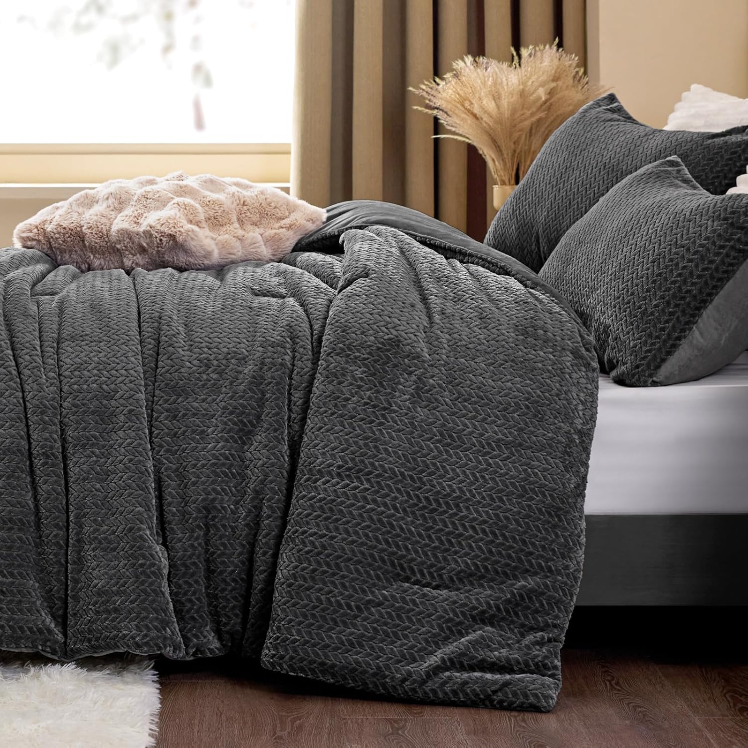 Fluffy Queen Comforter with Two pillow cases